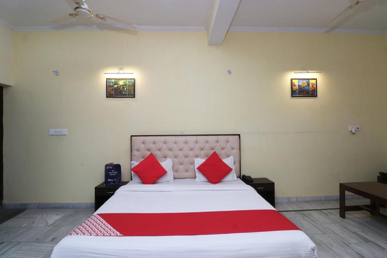 Oyo Hotel Ayaan Bareilly Esterno foto