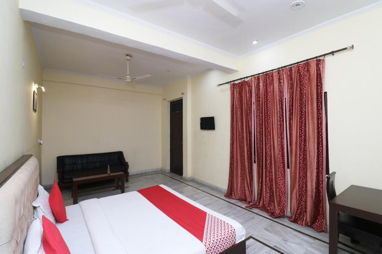 Oyo Hotel Ayaan Bareilly Esterno foto