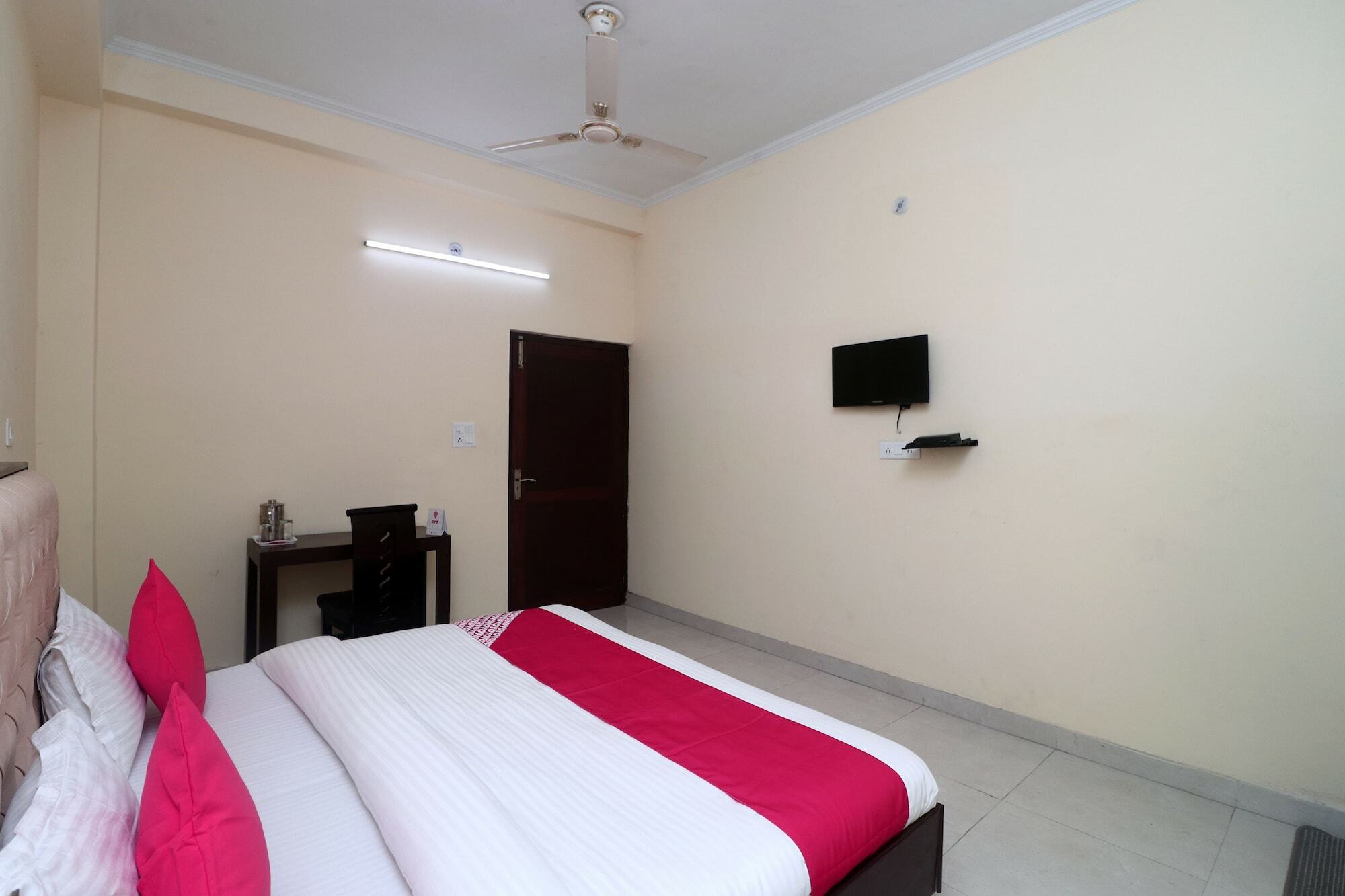 Oyo Hotel Ayaan Bareilly Esterno foto