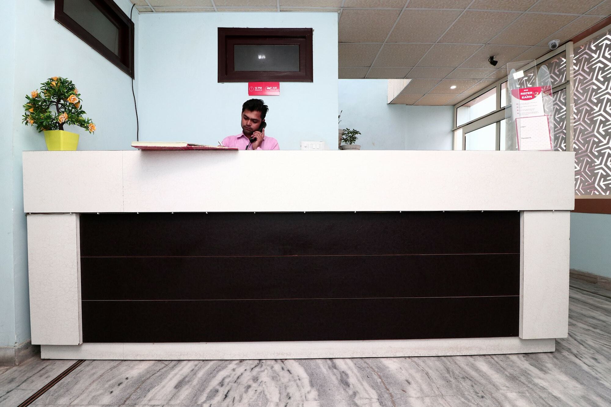 Oyo Hotel Ayaan Bareilly Esterno foto